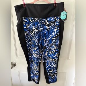 SOLD NWT LuLaRoe Fearless workout capris style.. Size 1X.